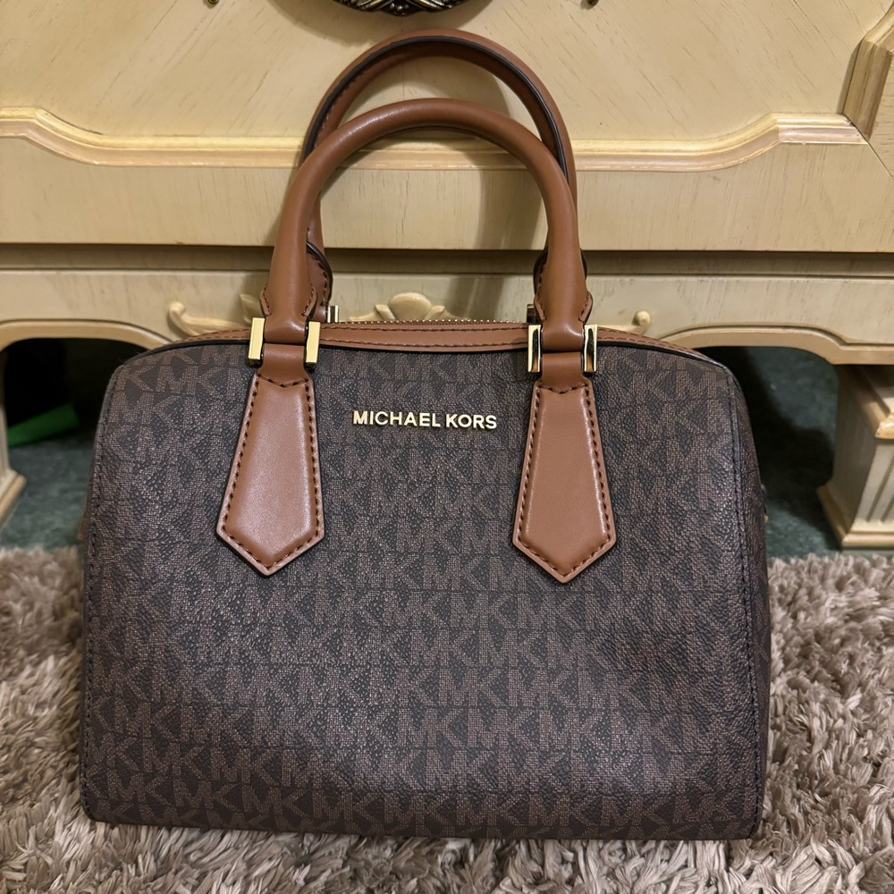 Micheal Kors HAYES small duffel purse